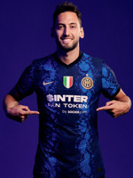 记者：为备战世界杯将继续留在墨超，J罗正与美洲狮队谈判