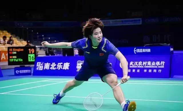 欧冠2-1逆转！巴萨天降神兵：后卫3分钟梅开二度创历史，逼近前八