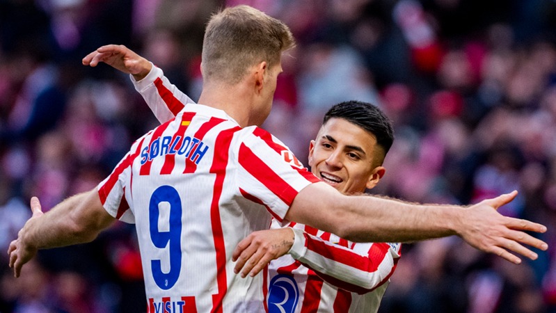 记者：诺坎普保安看到梅西后非常惊讶，当即就放他进去了